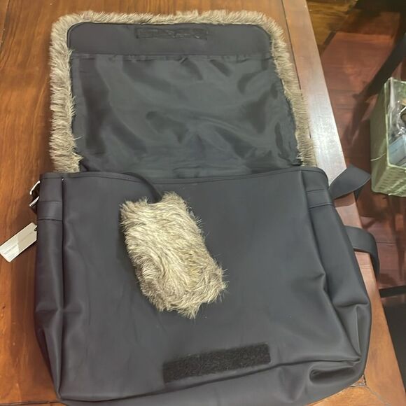 Saks Fifth Avenue Black Nylon Laptop Messenger Bag Faux Fur Trim & Coin Purse - Picture 5 of 8